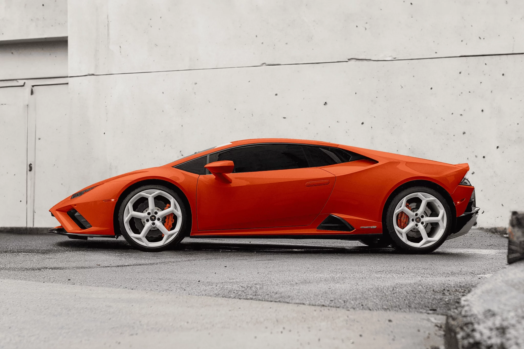 Orange supercar with Peelclear color change finish